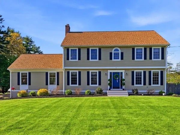 17 Wildflower Cir, Westfield, MA 01085