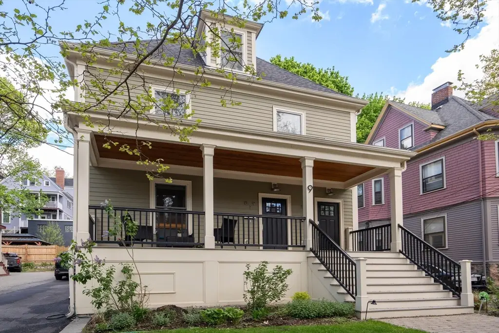 9 Bartlett Cres #1, Brookline, MA 02446 - #1