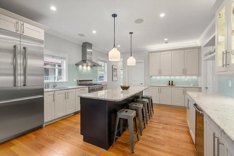 9 Bartlett Cres #1, Brookline, MA 02446 - #3
