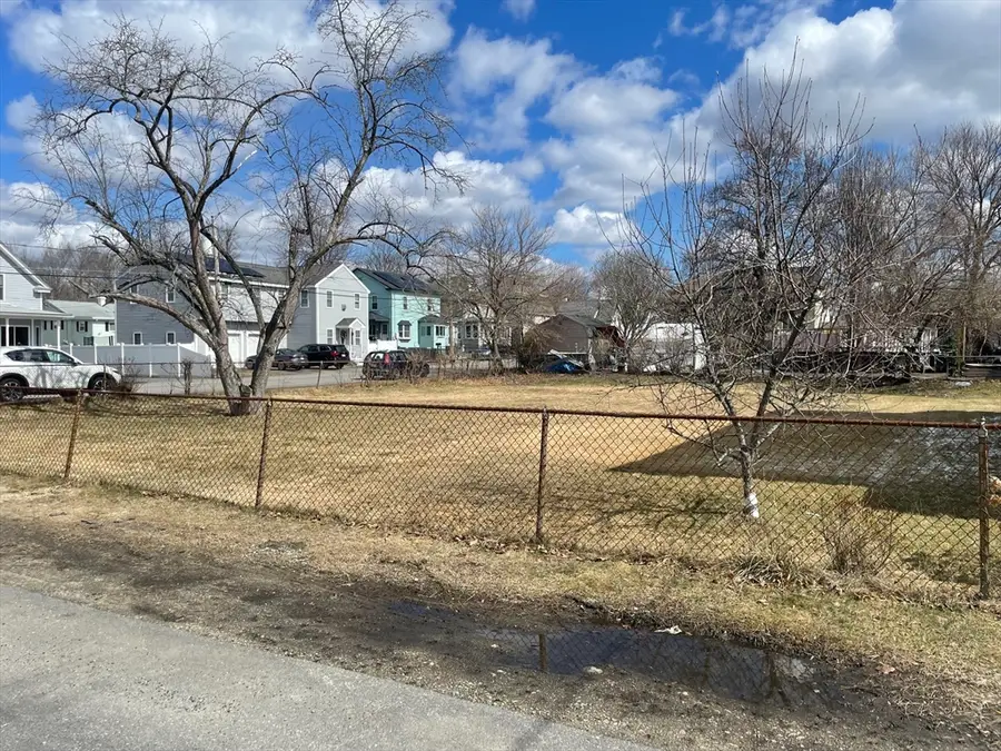 87 Lafayette St, Lowell, MA 01854 - #2
