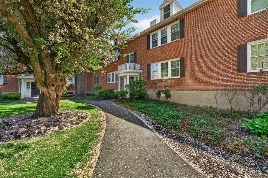 21 Hammond Pond Prkw #2, Newton, MA 02467 - #2