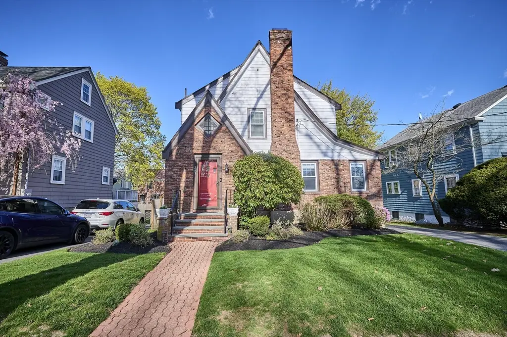 291 Russett Rd, Chestnut Hill, MA 02467 - #1