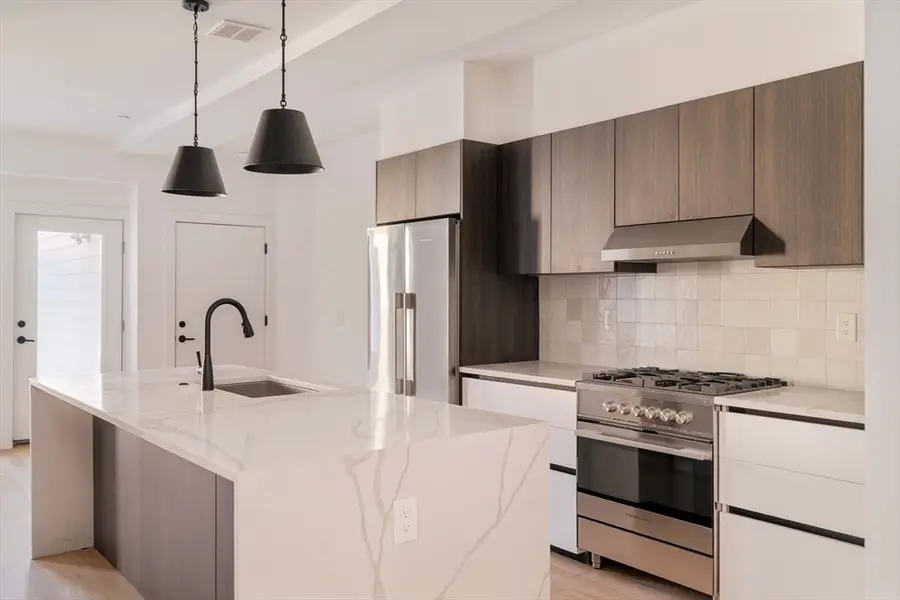 30-32 Condor St #1, Boston, MA 02128 - #2