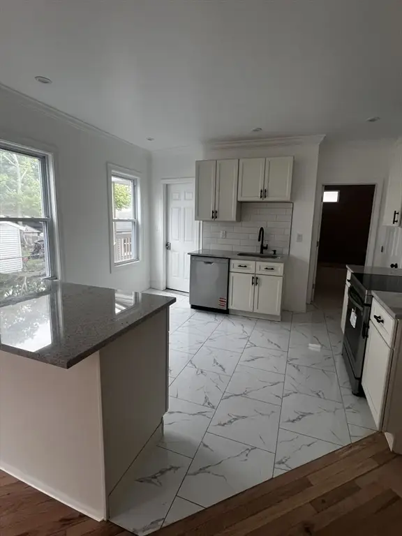 19 Reeves St, Worcester, MA 01607 - #3