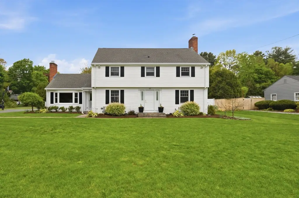 107 Viscount Rd, Longmeadow, MA 01106 - #1