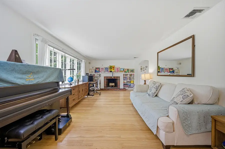 8 Brown Road, Lexington, MA 02420 - #3