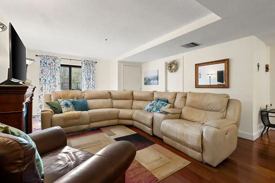 200 Burkhall St #109, Weymouth, MA 02190 - #3