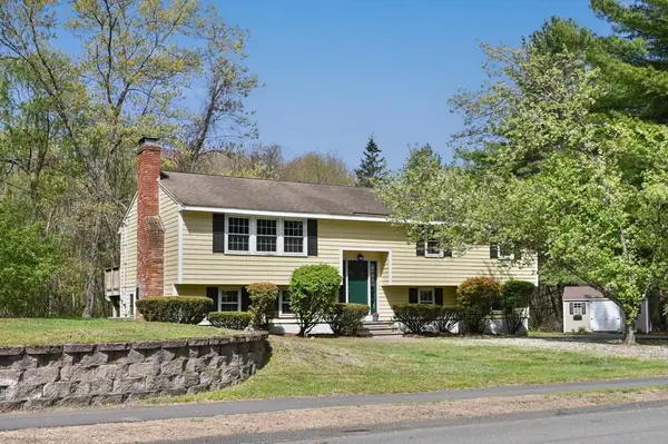 26 Hillview Rd, North Reading, MA 01864