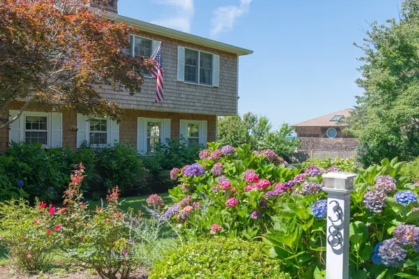 38 Nemasket Rd, Falmouth, MA 02540
