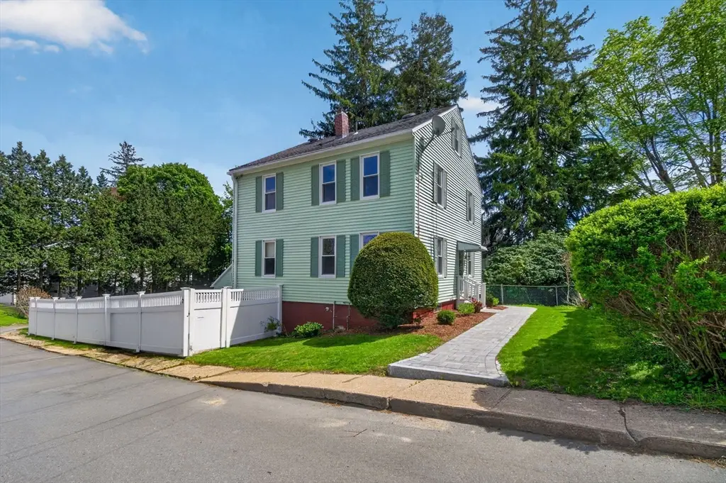7 East Greenwood St, Amesbury, MA 01913 - #1