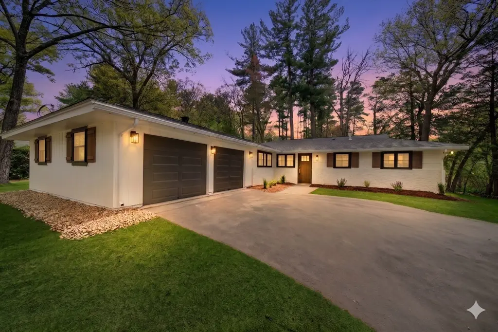 8 Topeka Rd, Chelmsford, MA 01824 - #1