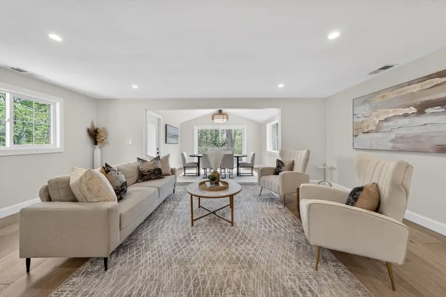 8 Topeka Rd, Chelmsford, MA 01824 - #3