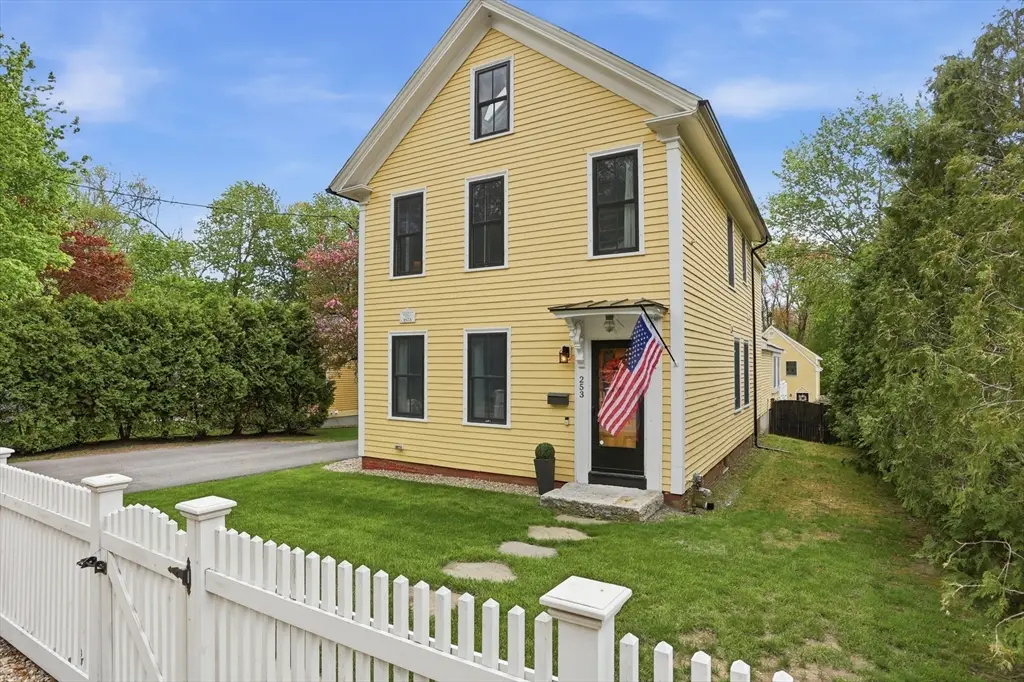 253 Great Rd, Bedford, MA 01730 - #1