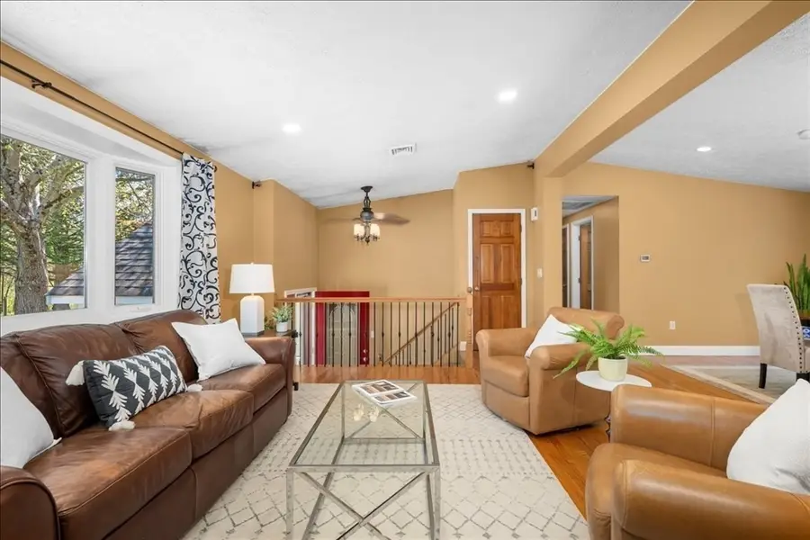 96 Ridge Rd, Northborough, MA 01532 - #3