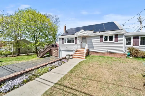 339 Passaconaway Dr, Dracut, MA 01826