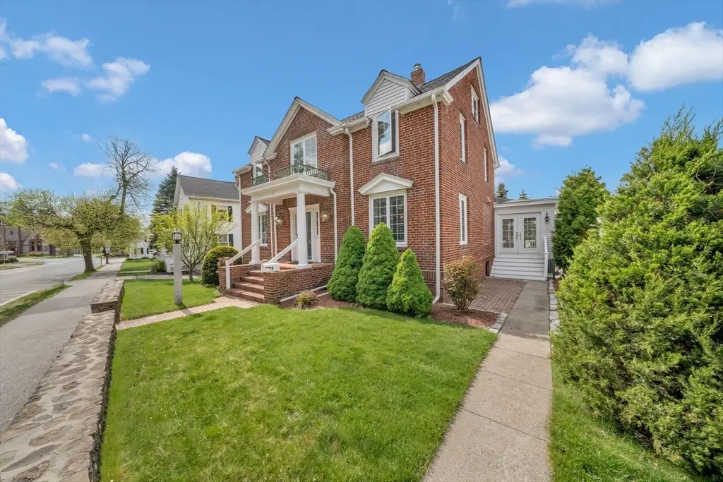 8 Chestnut St, Andover, MA 01810 - #1