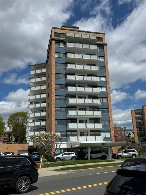 300 Lynn Shore Drive #207, Lynn, MA 01902