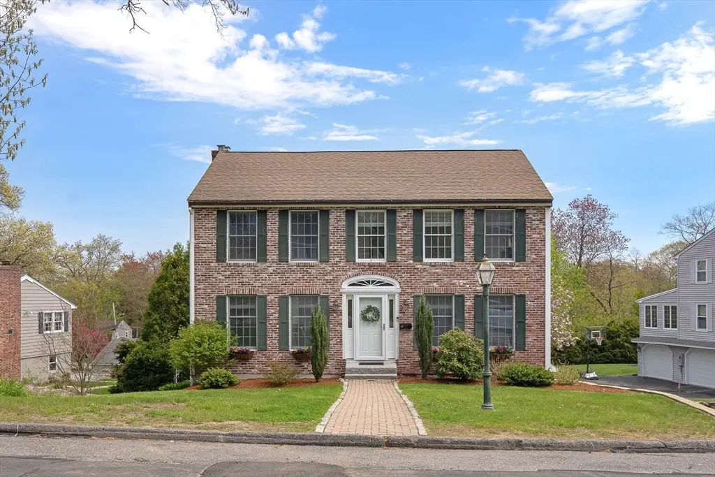 18 Nob Way, Lowell, MA 01852 - #1
