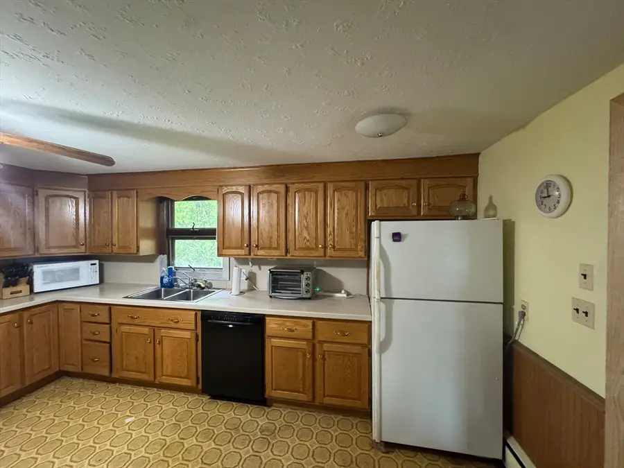 210 Shaker Rd, East Longmeadow, MA 01028 - #3