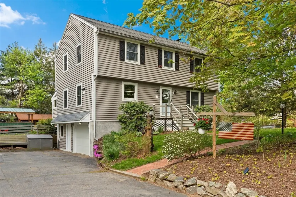 7 Byfield Rd, Groveland, MA 01834 - #1