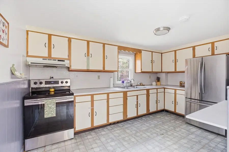 40 Rocky Gutter St, Middleboro, MA 02346 - #2