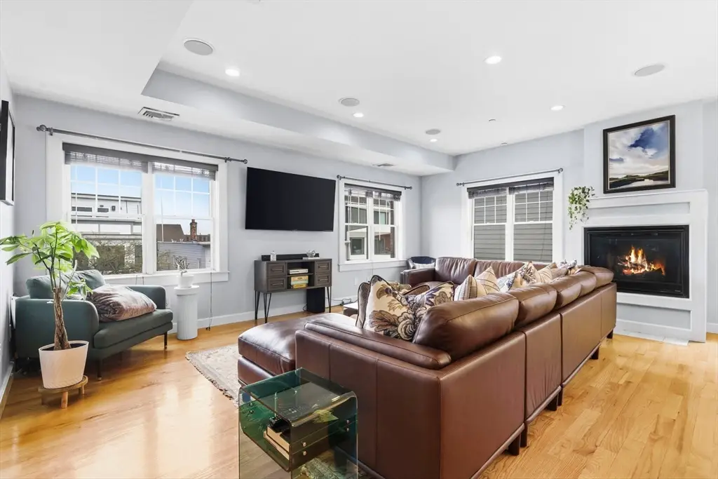 345 W Broadway #8, Boston, MA 02127 - #1
