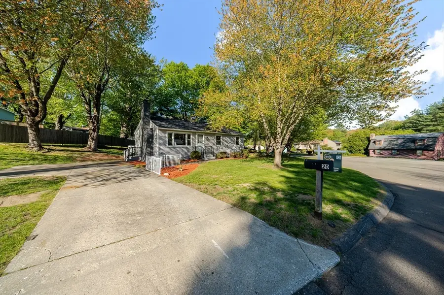 20 Meadowbrook Dr, Easthampton, MA 01027 - #3