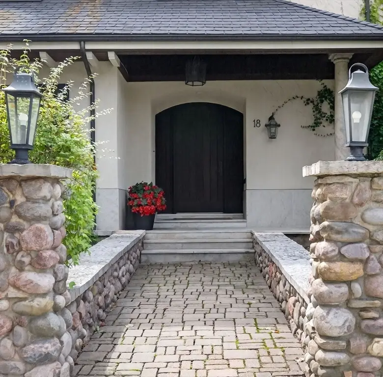 18 Middlesex St, Winchester, MA 01890 - #1