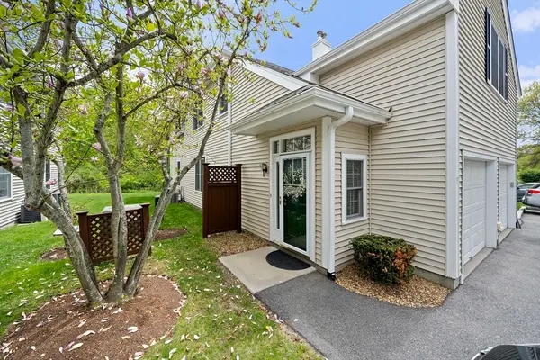 7 Evergreen Circle #7, Canton, MA 02021