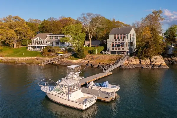 202 N Truro St, Hull, MA 02045