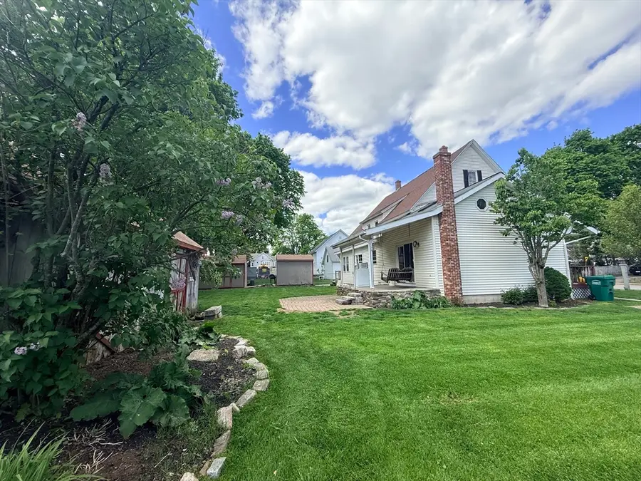 11 Boston St, Uxbridge, MA 01569 - #2