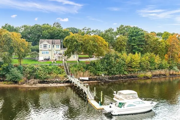 43 Cliff Dr, Freetown, MA 02702