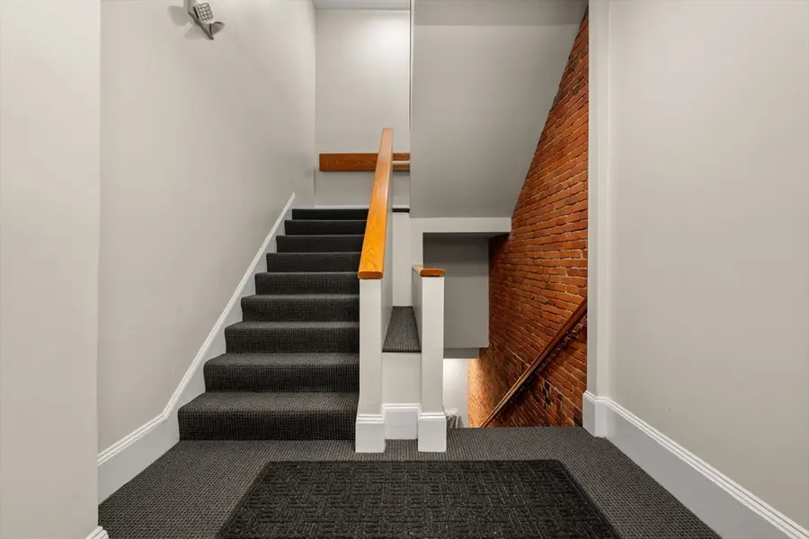 43 Carlton St #2, Brookline, MA 02446 - #3