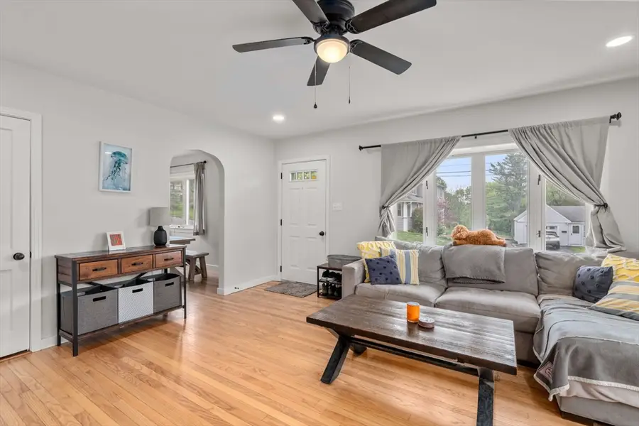 48 Charles St, Gardner, MA 01440 - #3