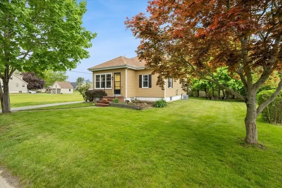 86 Hart St, Taunton, MA 02780 - #3