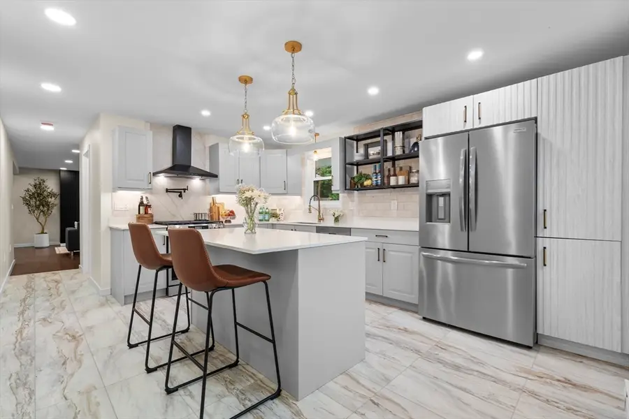 6 Phillips Dr, Holyoke, MA 01040 - #2