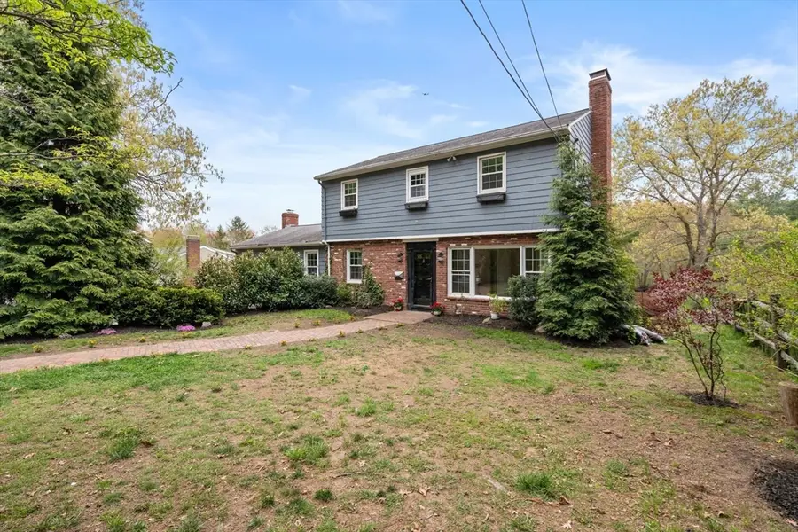 1066 Hillside St, Milton, MA 02186 - #3