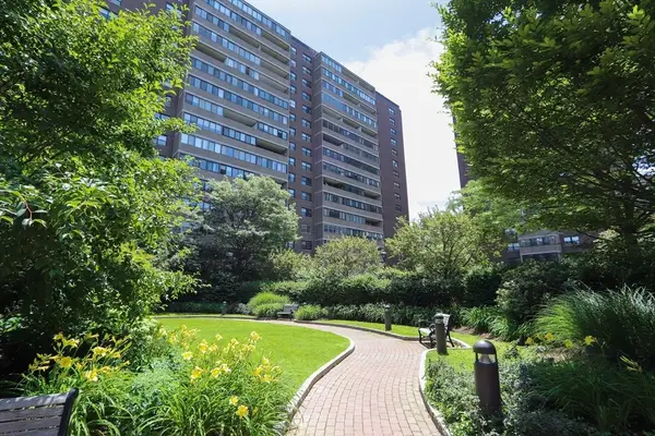 9 Hawthorne Pl #4A, Boston, MA 02114