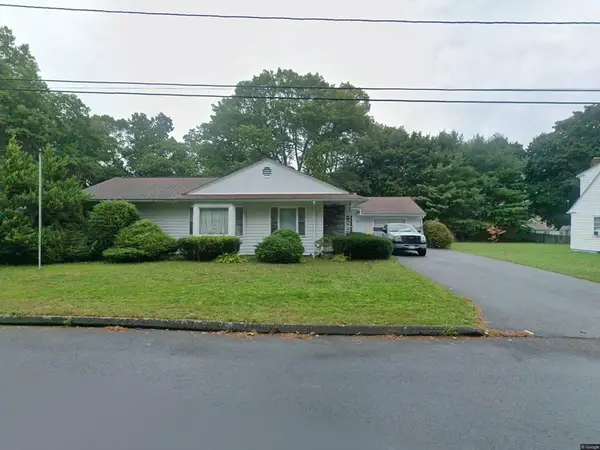 24 Highland Ter, Taunton, MA 02780