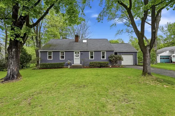 87 Harlow Dr, Amherst, MA 01002