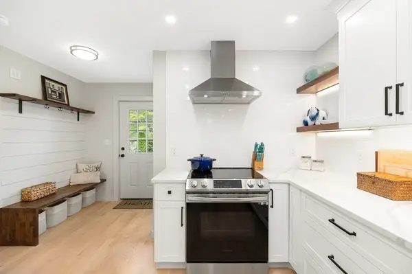 302 Western Ave #A, Gloucester, MA 01930