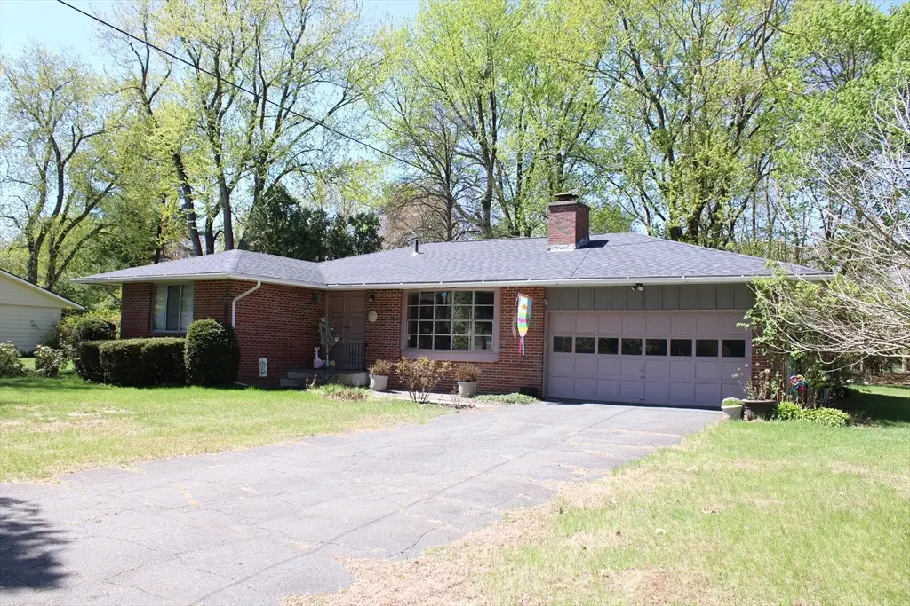4 Skyline Dr, South Hadley, MA 01075 - #1