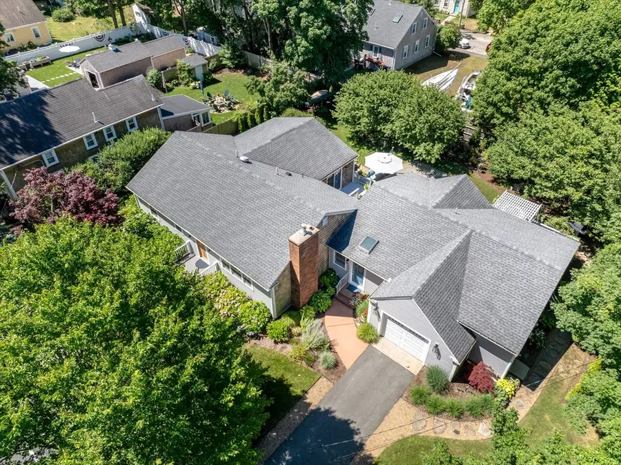 33 Pearl St, Mattapoisett, MA 02739 - #3