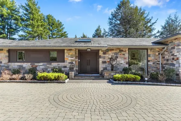 9 Singletree Rd, Brookline, MA 02467