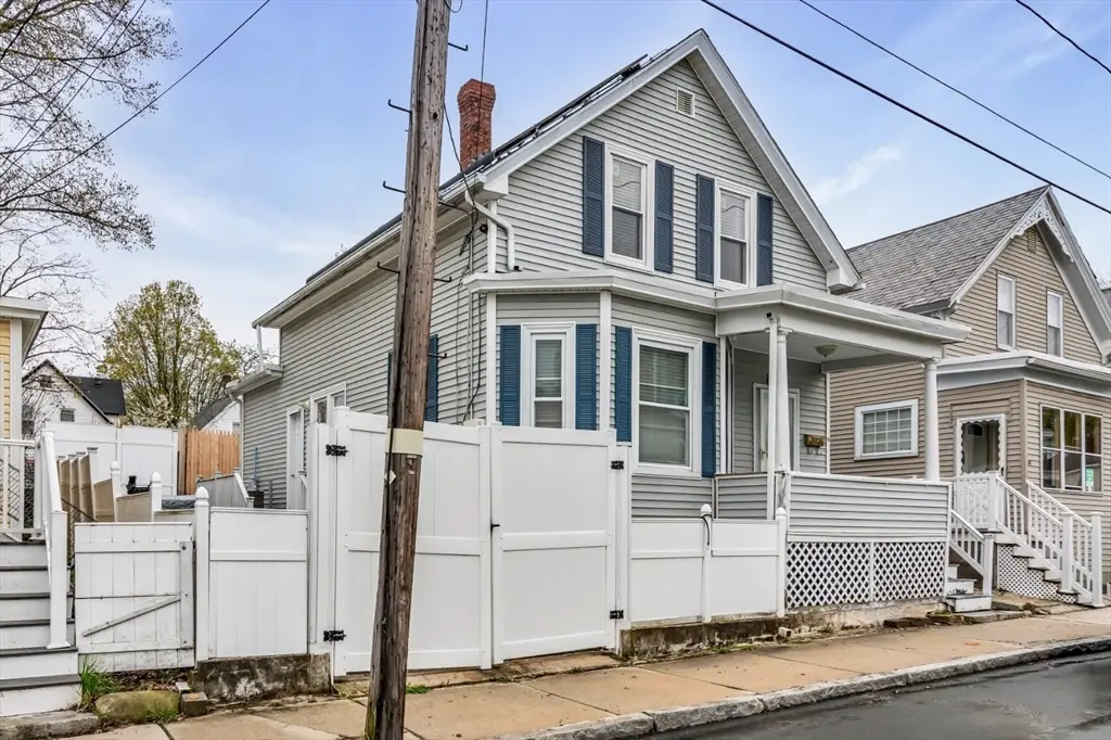 42 D St, Lowell, MA 01851 - #1