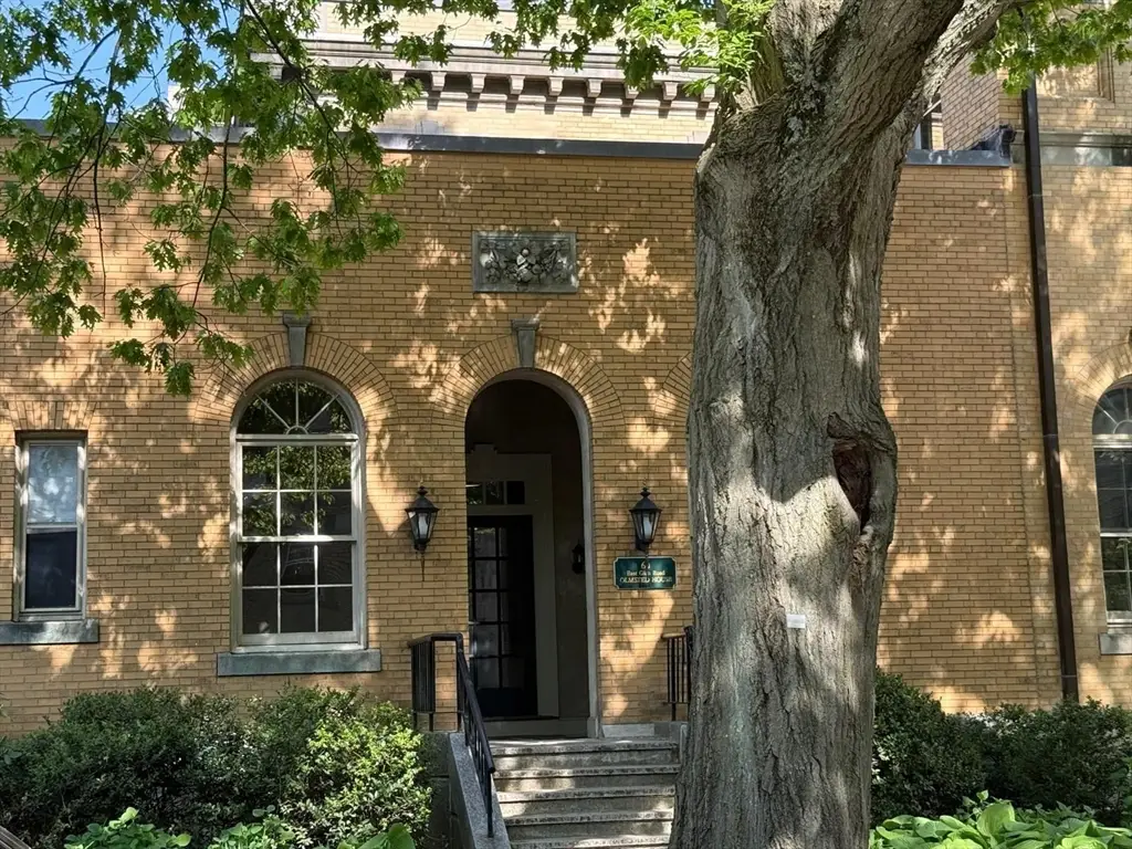 60 E Glen Rd #306, Brookline, MA 02445 - #1