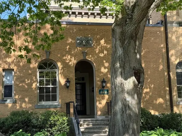 60 E Glen Rd #306, Brookline, MA 02445