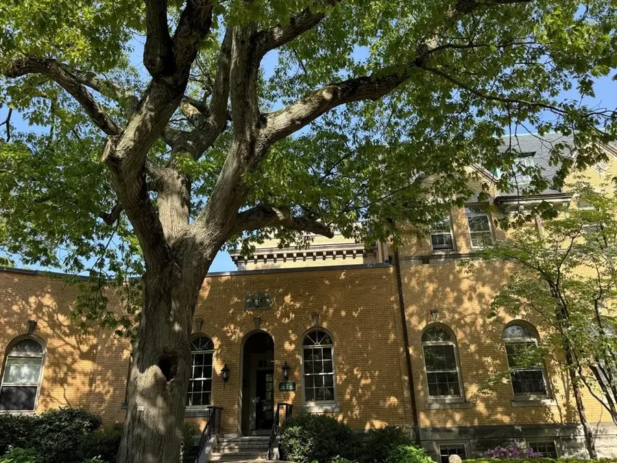 60 E Glen Rd #306, Brookline, MA 02445 - #2