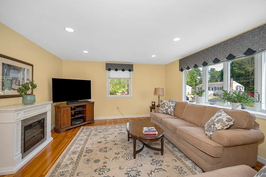 83 Mullen Ln, Dracut, MA 01826 - #3