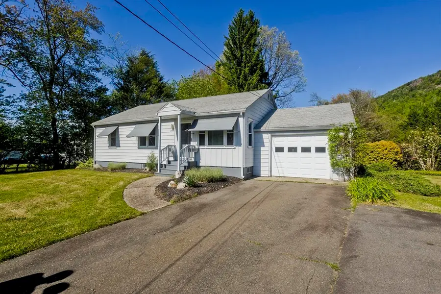 123 Holyoke St, Easthampton, MA 01027 - #3